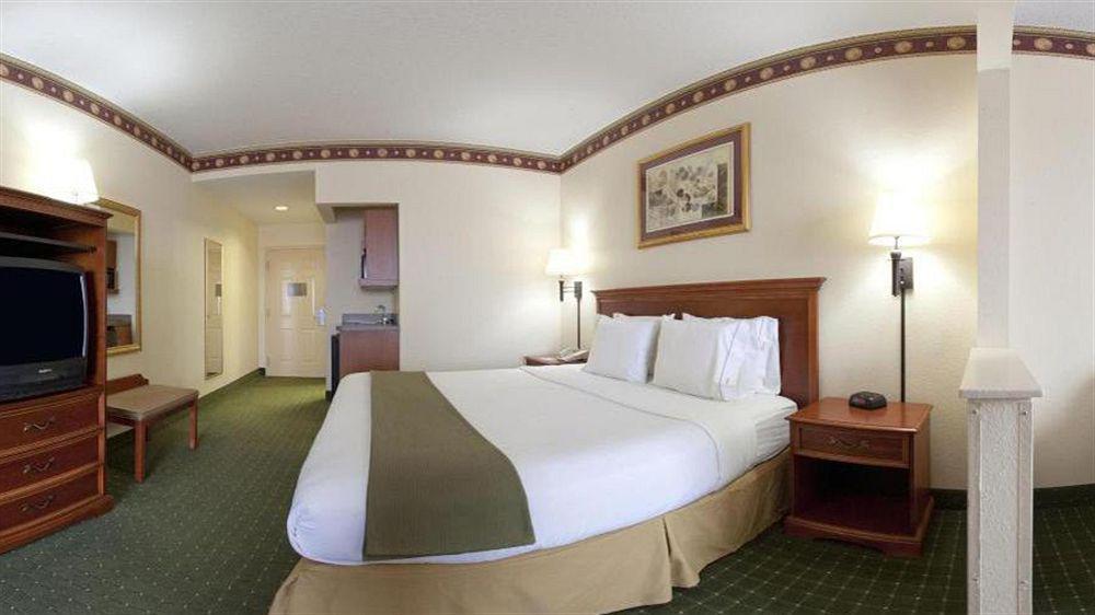 Holiday Inn Express & Suites Orlando International Airport, An Ihg Hotel Exterior photo