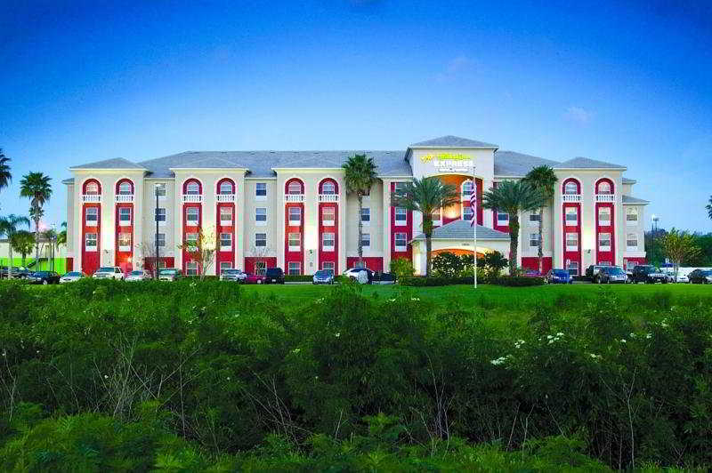 Holiday Inn Express & Suites Orlando International Airport, An Ihg Hotel Exterior photo
